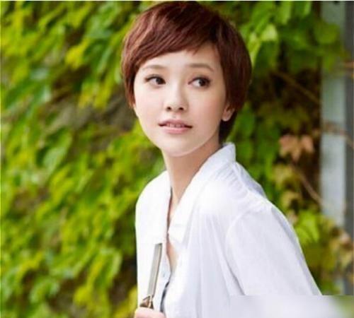 郭彩洁最新短发图片，时尚魅力的完美呈现
